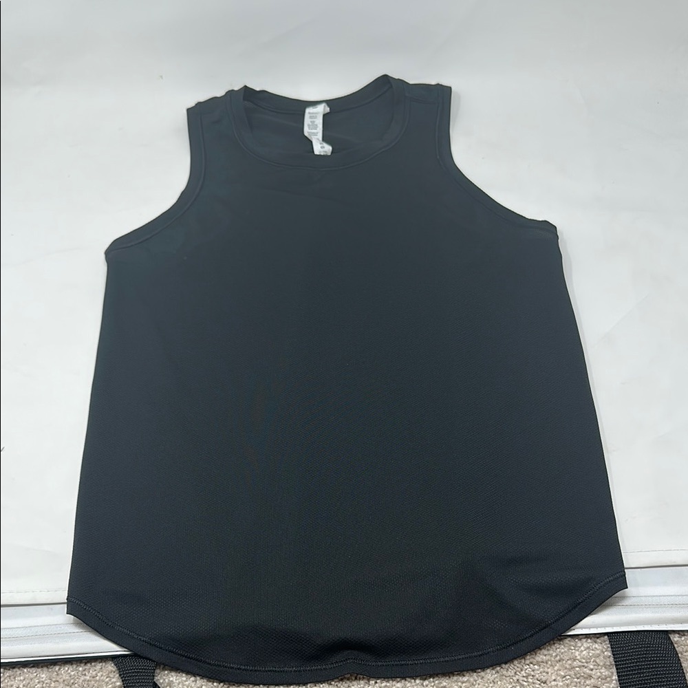 Lululemon high neck light weight running tank size 4 black